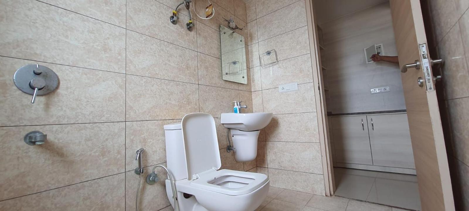 Omaxe Krishna Luxury Apartment *